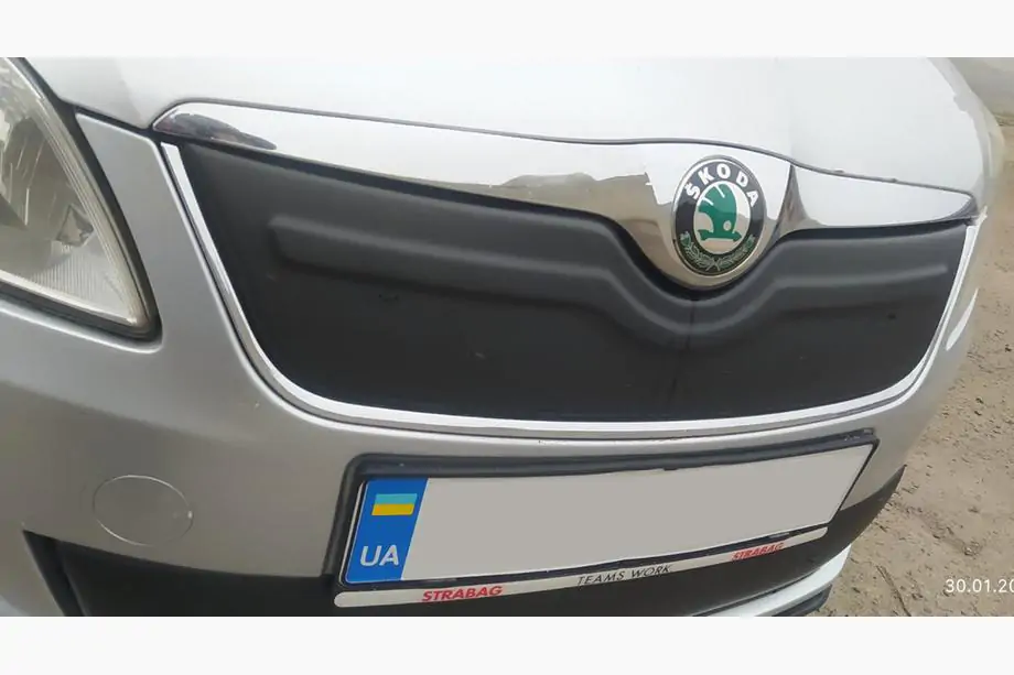 Skoda Fabia 2007–2014 Talvisuoja etusäleikköön (2011-2014, yläosa) Image