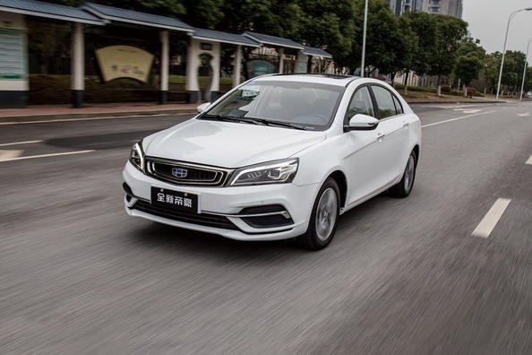 Uudistettu Geely Emgrand 7 -sedan