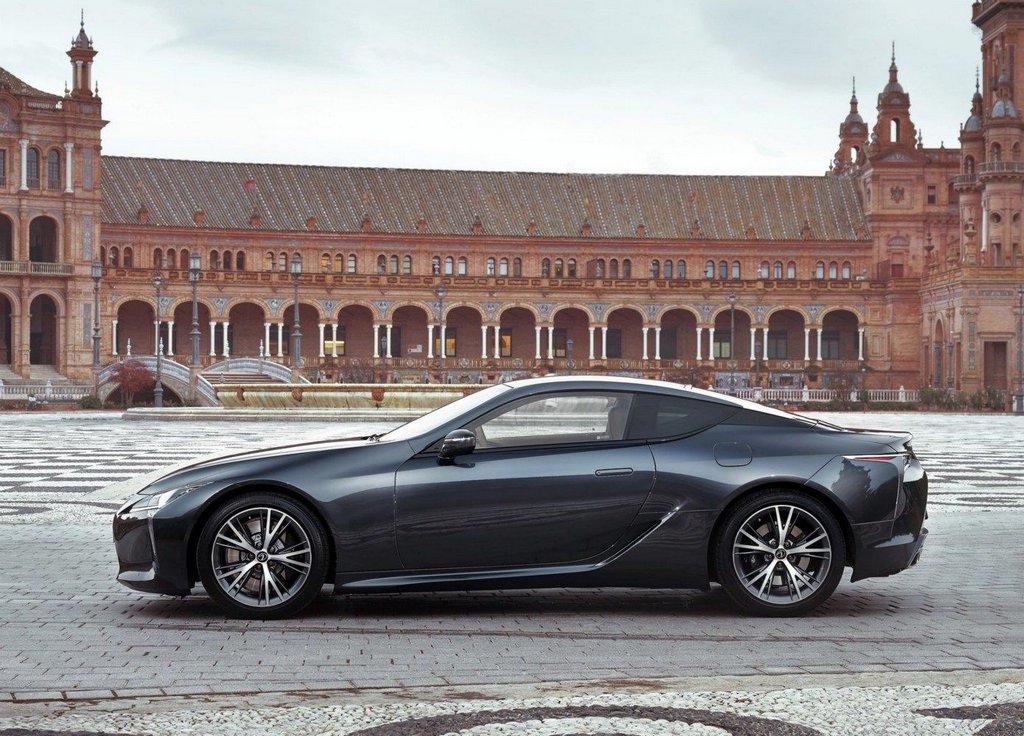 Koeajo: urheilucoupé Lexus LC 500