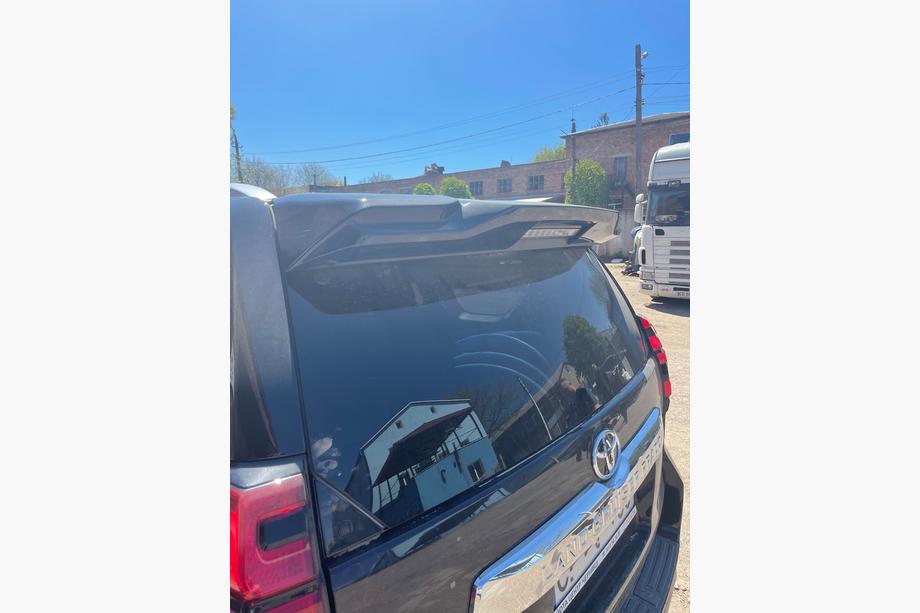 Toyota Land Cruiser Prado 150 2009–2023 Spoilerilisäosa (asennetaan alkuperäisen spoilerin päälle) Kuva 7