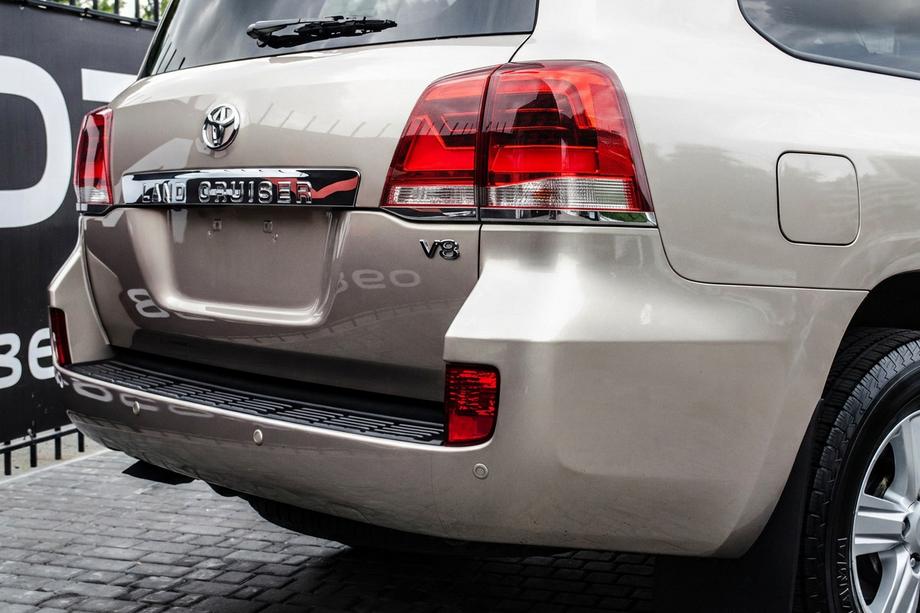 Toyota Land Cruiser 200 2007–2021 Takavalot 2007-2015 V1 (muotoilu 2016+) Image