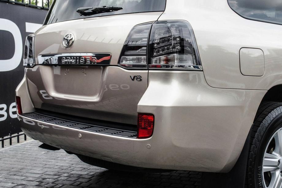 Toyota Land Cruiser 200 2007–2021 Takavalot 2007-2015 (BlackEdition) Image