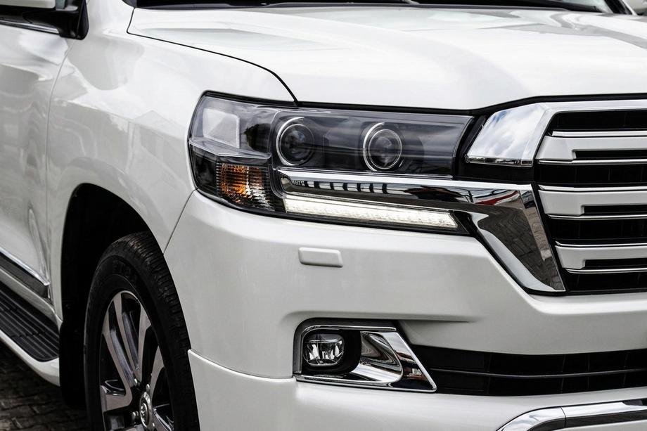 Toyota Land Cruiser 200 2007–2021 Etuajovalot 2016+ (Executive) Image