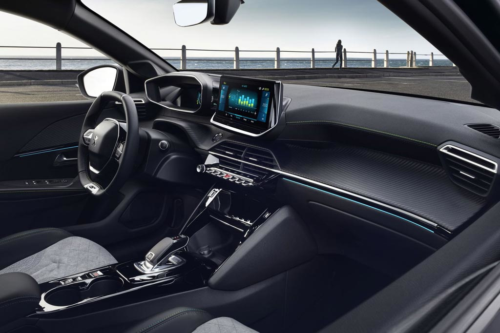 Katsaus uuden sukupolven kompaktiin Peugeot 208 -viistoperään