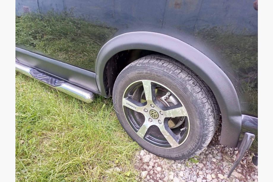 Volkswagen T5 Transporter 2003–2010 Lista- ja kaarilevikesarja (11 osaa) 1 ovi, lyhyt akselivali Kuva 39