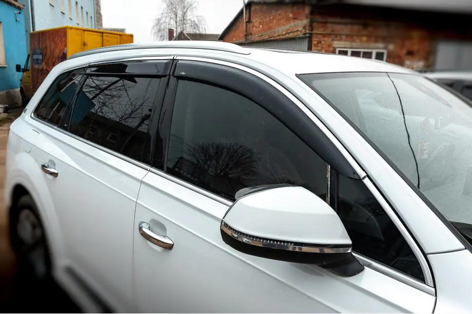 Audi Q7 2015–2026 Sivulasien tuuliohjaimet kromilistalla (4 kpl, HIC) Image