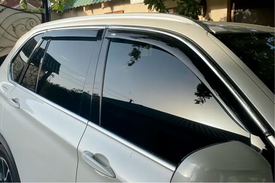 BMW X5 F15 2013–2018 Sivulasien tuuliohjaimet kromilistalla (4 kpl, HIC) Image