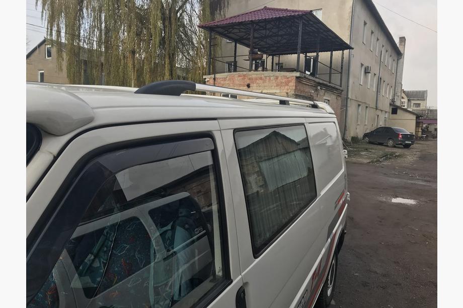 Volkswagen T4 Transporter 1990–2003 Kromatut kattokaiteet DORA (metallikiinnikkeet) Vain lyhyelle akselivalille Kuva 3