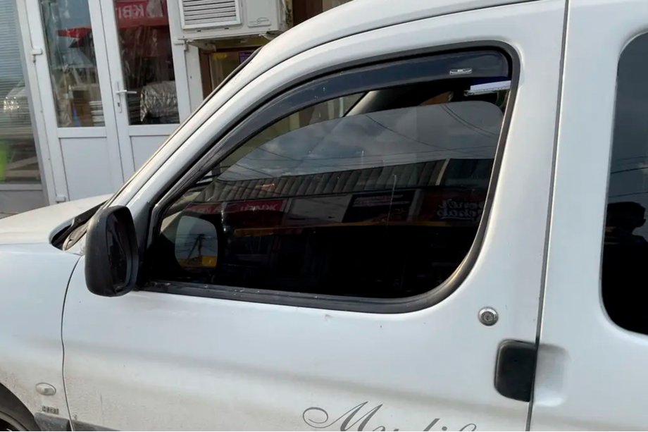 Citroen Berlingo 1996–2008 Ura-asenteiset ikkunatuuliohjaimet (2 kpl, HIC) Image