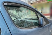 Citroen Berlingo 2008–2018 Ura-asenteiset ikkunatuuliohjaimet (2 kpl, HIC) kuva 1