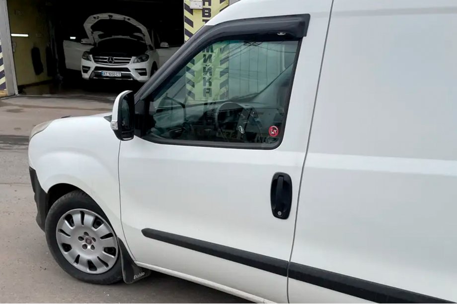 Fiat Doblo II 2010–2022 Sivulasin tuuliohjaimet (2 kpl, HIC) Image