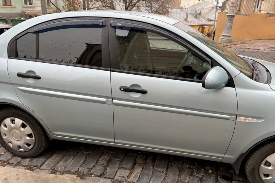 Hyundai Accent 2006–2010 Ikkunadeflektorit (4 kpl, HIC) Image