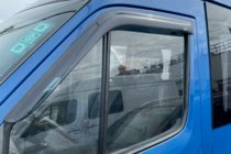 Mercedes Sprinter W901/902/903/904/905 1995–2006 Sivulasin tuuliohjaimet (2 kpl, HIC) kuva 1