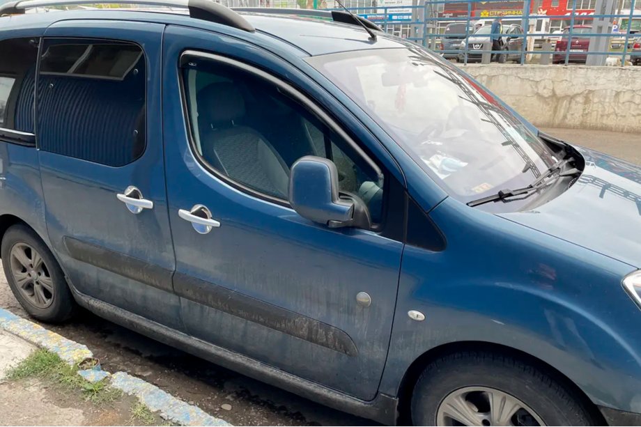 Peugeot Partner Tepee 2008–2018 Sivulasin tuuliohjaimet (2 kpl, HIC) Kuva 5