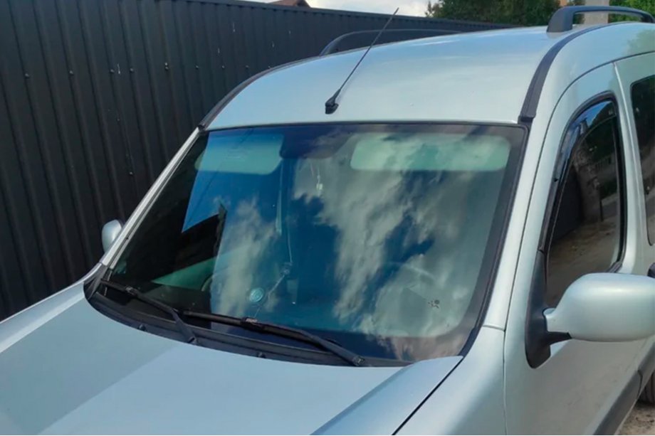 Renault Kangoo 1998–2008 Ura-asenteiset ikkunatuuliohjaimet (2 kpl, HIC) Image