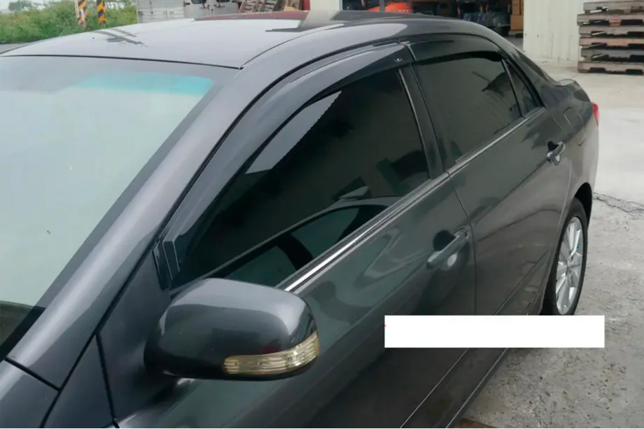 Toyota Corolla 2007–2013 Ikkunadeflektorit (4 kpl, HIC) Kuva 1