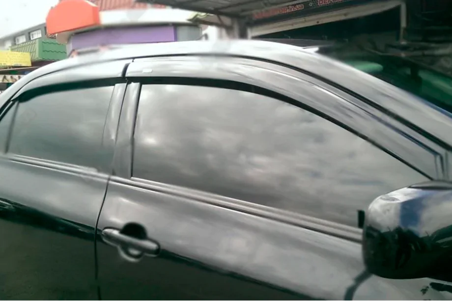 Toyota Corolla 2007–2013 Ikkunadeflektorit (4 kpl, HIC) Kuva 2