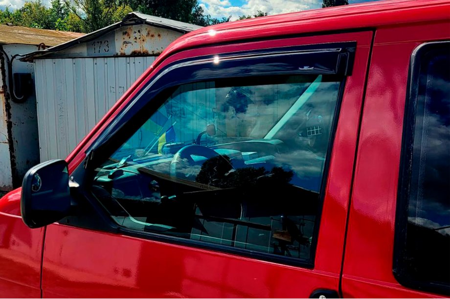 Volkswagen T4 Caravelle/Multivan 1990–2003 Sivulasin tuuliohjaimet (2 kpl, HIC) Image