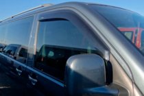 Volkswagen T5 Multivan 2003–2010 Sivulasin tuuliohjaimet (2 kpl, HIC) kuva 10
