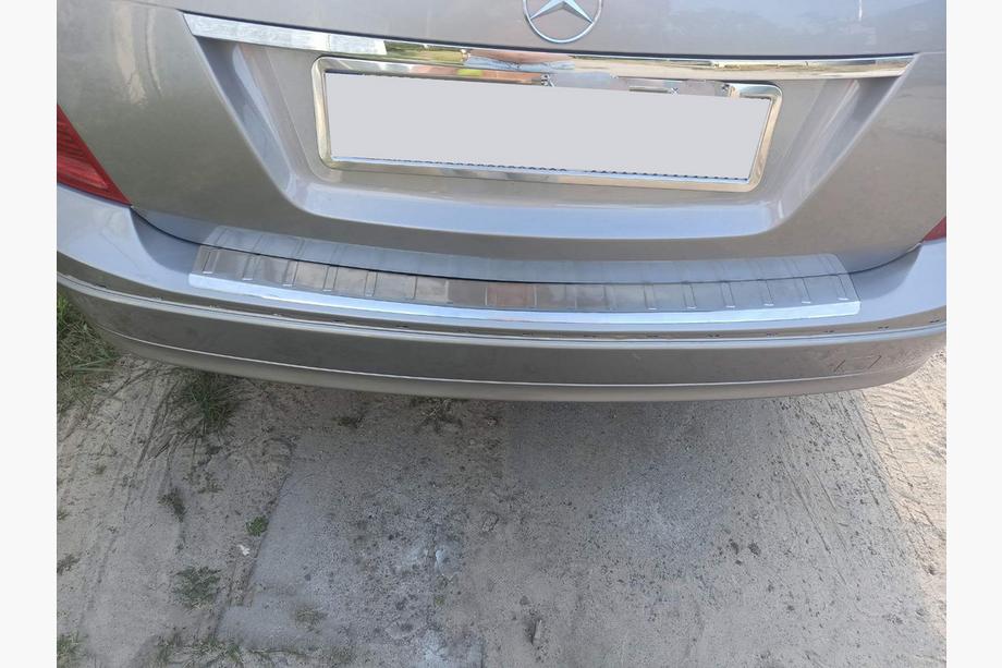 Mercedes C-sarja W204 2007–2015 Takapuskurin suojalista (SW, kiiltävä, ruostumaton teräs) Image