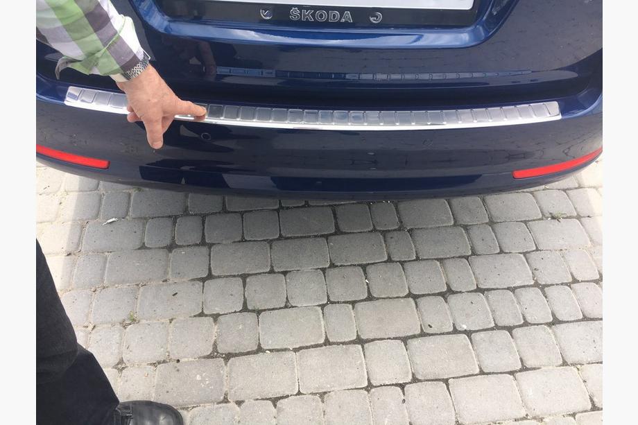 Mercedes E-sarja W212 2009–2016 Takapuskurin suojalista Carmos (SW, ruostumaton teräs) Kuva 2