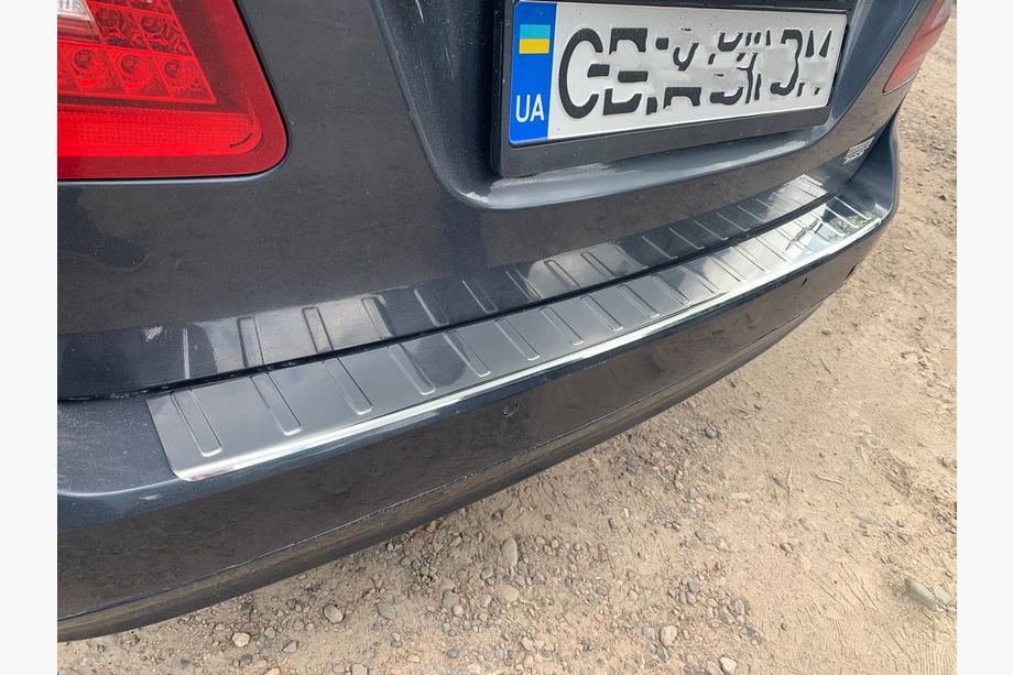 Mercedes E-sarja W212 2009–2016 Takapuskurin suojalista Carmos (SW, ruostumaton teräs) Kuva 5