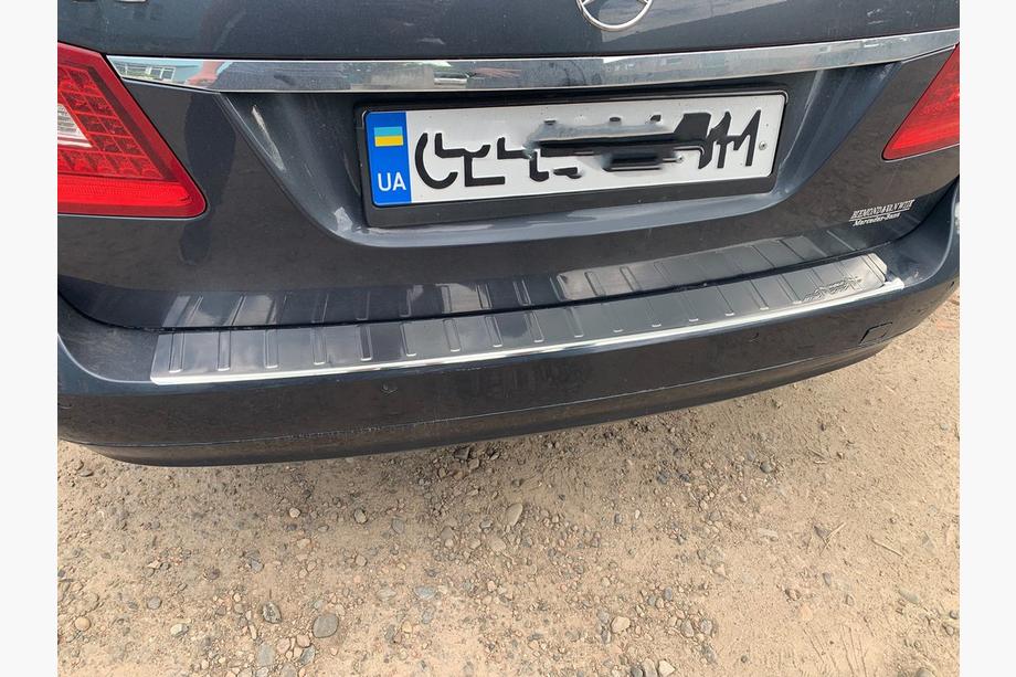 Mercedes E-sarja W212 2009–2016 Takapuskurin suojalista Carmos (SW, ruostumaton teräs) Kuva 6