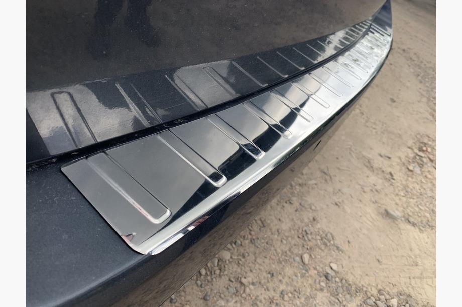 Mercedes E-sarja W212 2009–2016 Takapuskurin suojalista Carmos (SW, ruostumaton teräs) Kuva 7