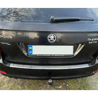 Carmos V1 takapuskurin suojalista (SW, ruostumaton teräs) Skoda Superb 2009–2015 kuva 1