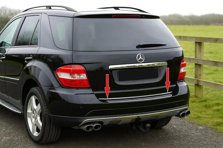 Mercedes ML W164 2005–2011 Takalukun reunalista (ruostumaton teräs) Kuva 1