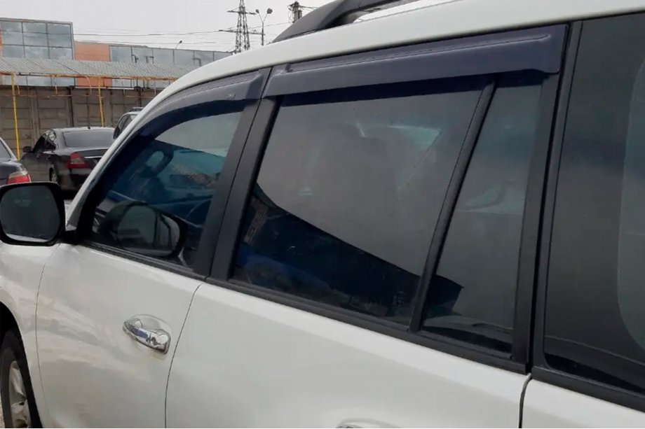 Toyota Land Cruiser Prado 150 2009–2023 Ikkunatuulisuojat 8 cm (4 kpl, HIC) Kuva 8
