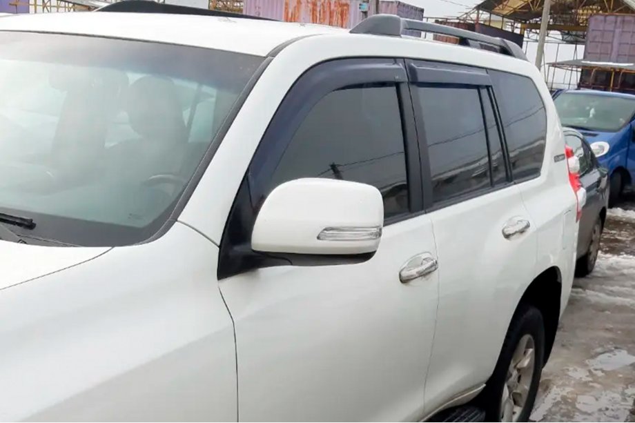 Toyota Land Cruiser Prado 150 2009–2023 Ikkunatuulisuojat 8 cm (4 kpl, HIC) Kuva 9