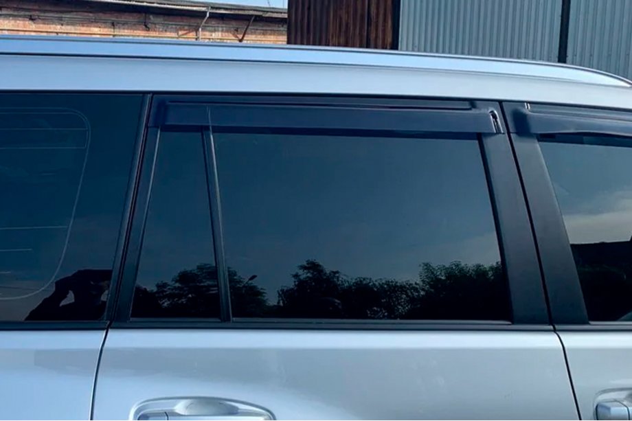Toyota Land Cruiser Prado 150 2009–2023 Ikkunatuulisuojat 8 cm (4 kpl, HIC) Kuva 12