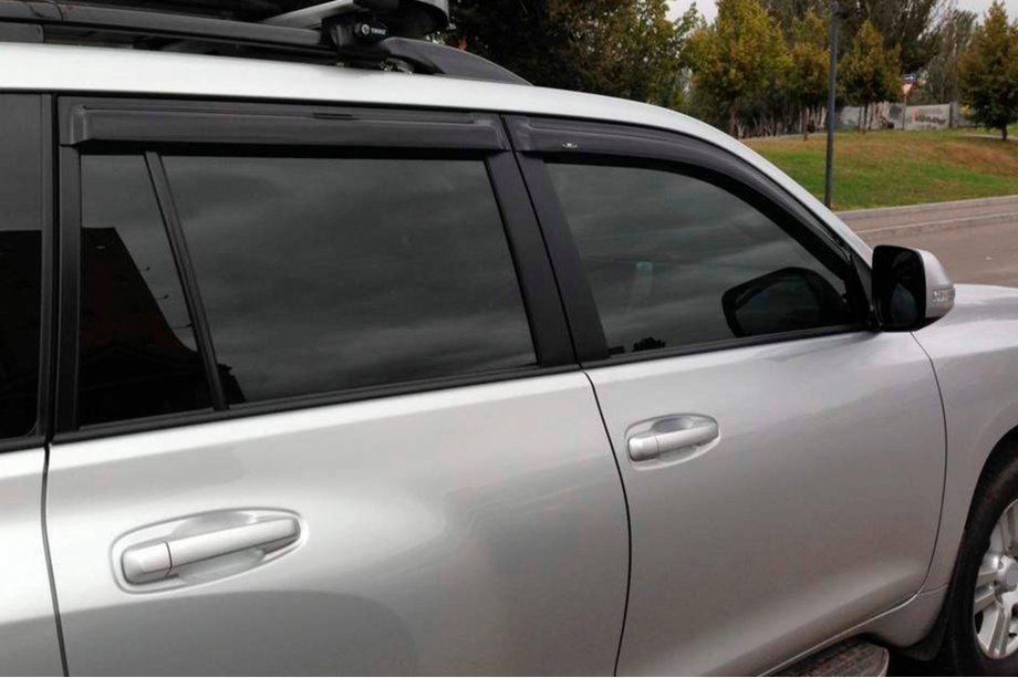 Toyota Land Cruiser Prado 150 2009–2023 Ikkunatuulisuojat 8 cm (4 kpl, HIC) Kuva 18