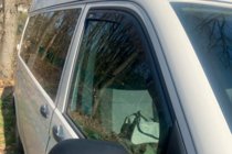 Volkswagen T5 Multivan 2003–2010 Ura-asenteiset ikkunatuuliohjaimet (2 kpl, HIC) kuva 4