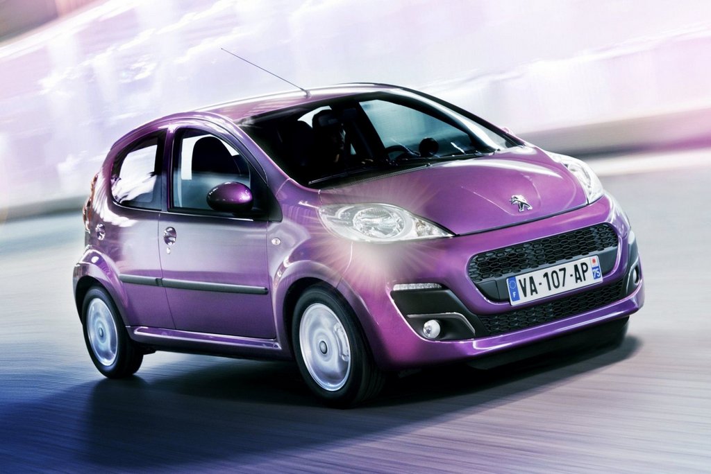 Katsaus kompaktista Peugeot 107 -viistoperästä