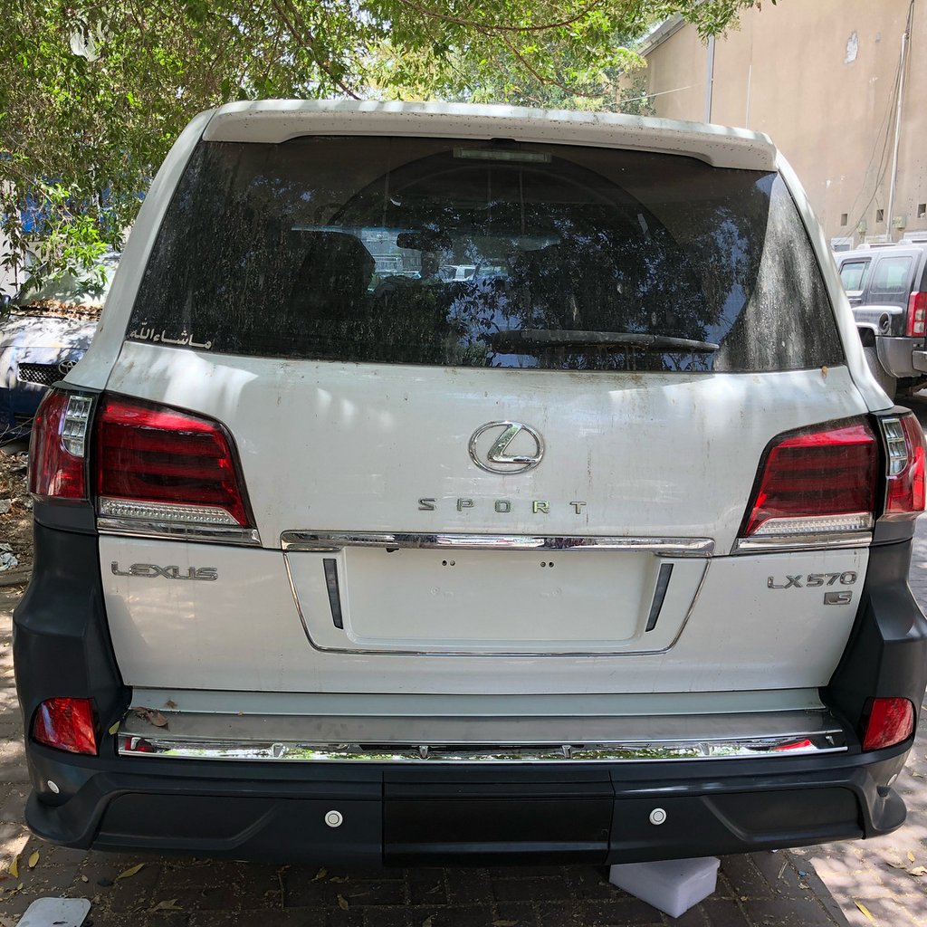 Näin teet faceliftin Lexus LX570:een
