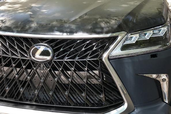 Näin teet faceliftin Lexus LX570:een