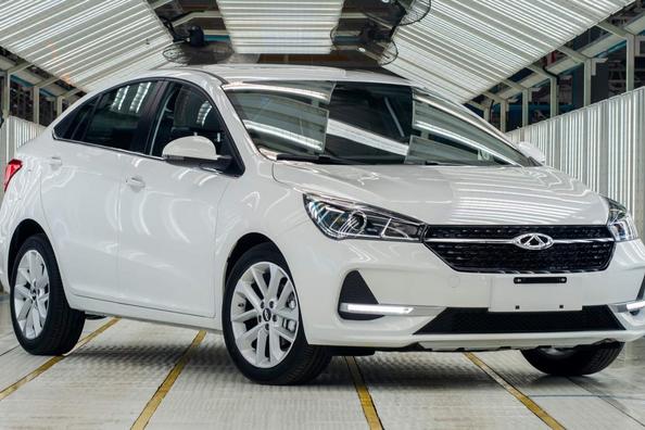 Uudistettu keskikokoinen sedan Chery Arrizo 5