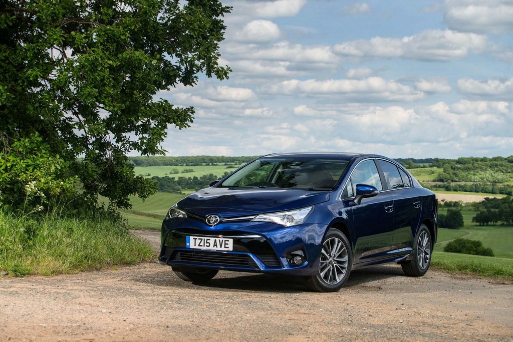 Toyota Avensis -sedanin koeajo