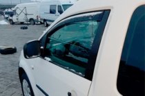 Volkswagen Caddy 2010–2015 Ura-asenteiset ikkunatuuliohjaimet (2 kpl, HIC) kuva 2
