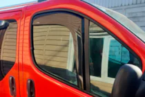 Nissan Interstar 2002–2010 Ura-asenteiset ikkunatuuliohjaimet (2 kpl, HIC) kuva 1