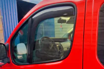 Nissan Interstar 2002–2010 Ura-asenteiset ikkunatuuliohjaimet (2 kpl, HIC) kuva 2