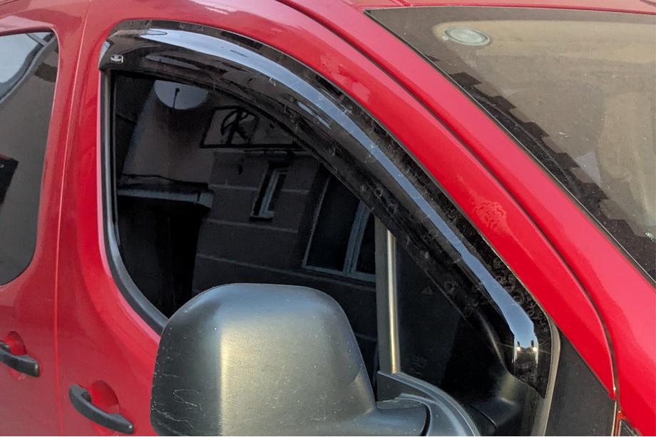 Citroen Berlingo 2008–2018 Sivulasin tuuliohjaimet (2 kpl, HIC) Kuva 17
