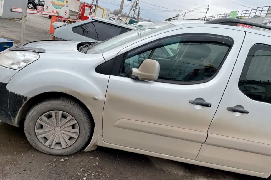Citroen Berlingo 2008–2018 Sivulasin tuuliohjaimet (2 kpl, HIC) Kuva 13