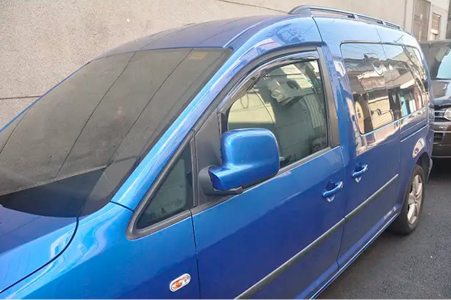 Peugeot Partner Tepee 2008–2018 Ura-asenteiset ikkunatuuliohjaimet (2 kpl, HIC) Image