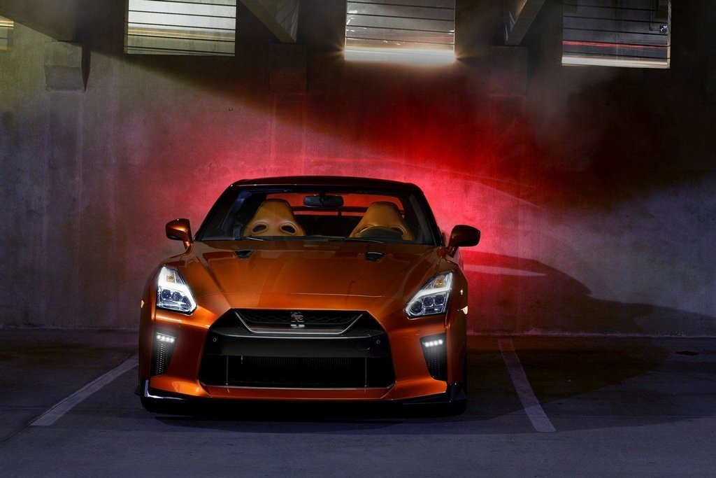 Neljivetoinen urheilucoupé Nissan GT-R