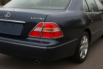 Lexus LS 2001–2006 Takavalojen suojalistat (2 kpl, muovi) kuva 1