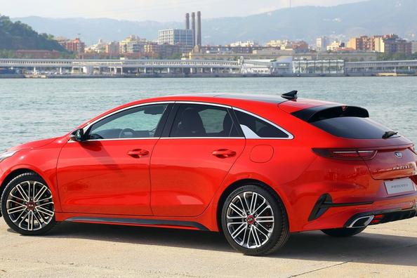 Tutustu Kia ProCeed -farmariin