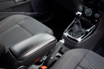 Renault Duster 2018–2024 Kyynärnoja (mukitelineeseen) kuva 5